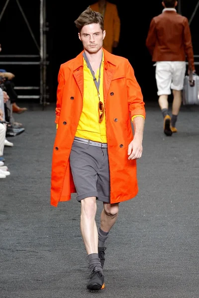Look 12